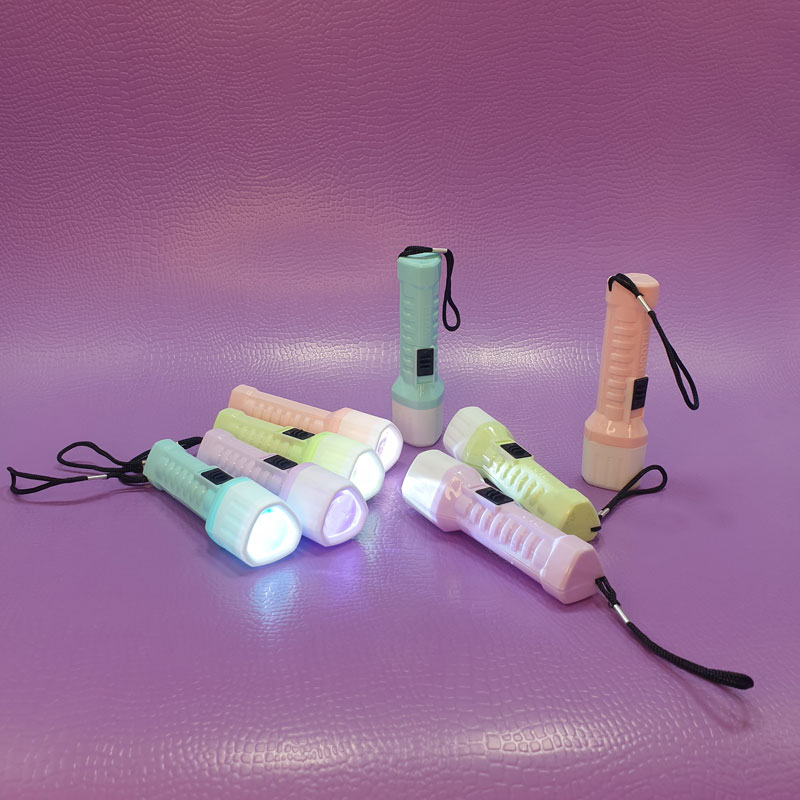 چراغ قوه مثلثی پاستلی